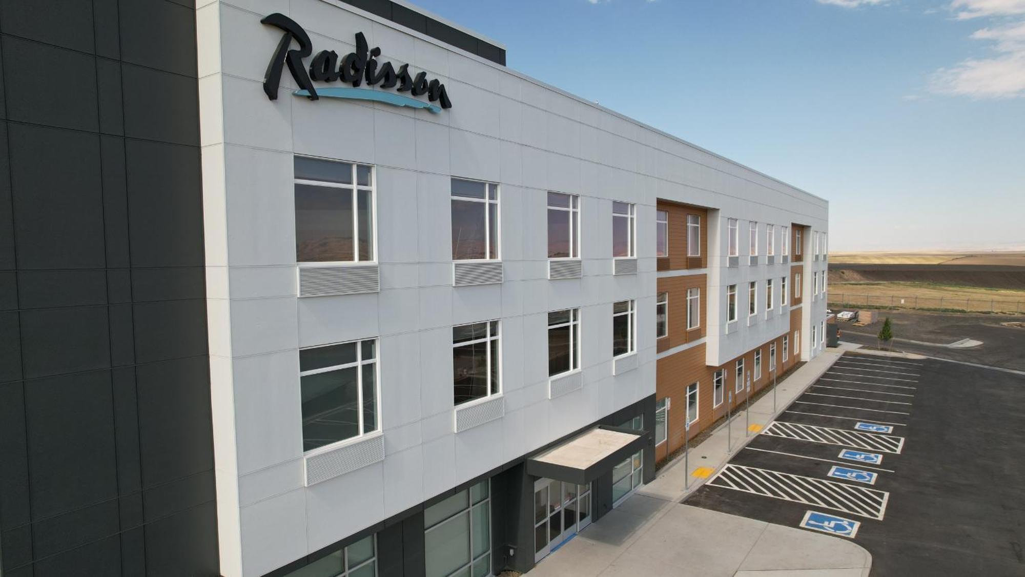 Radisson Hotel Pendleton Airport ภายนอก รูปภาพ