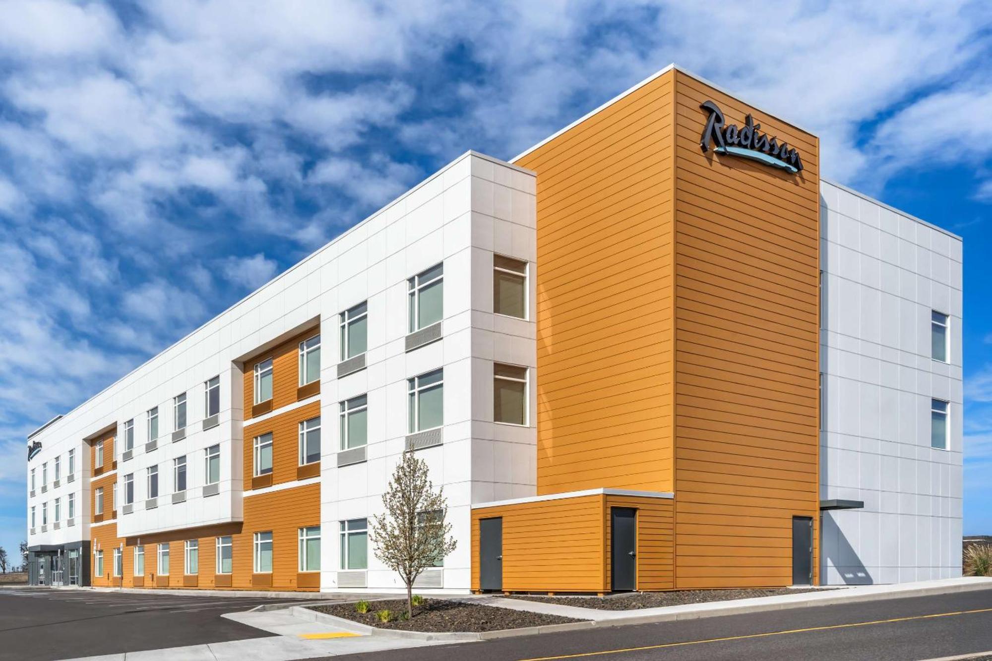 Radisson Hotel Pendleton Airport ภายนอก รูปภาพ