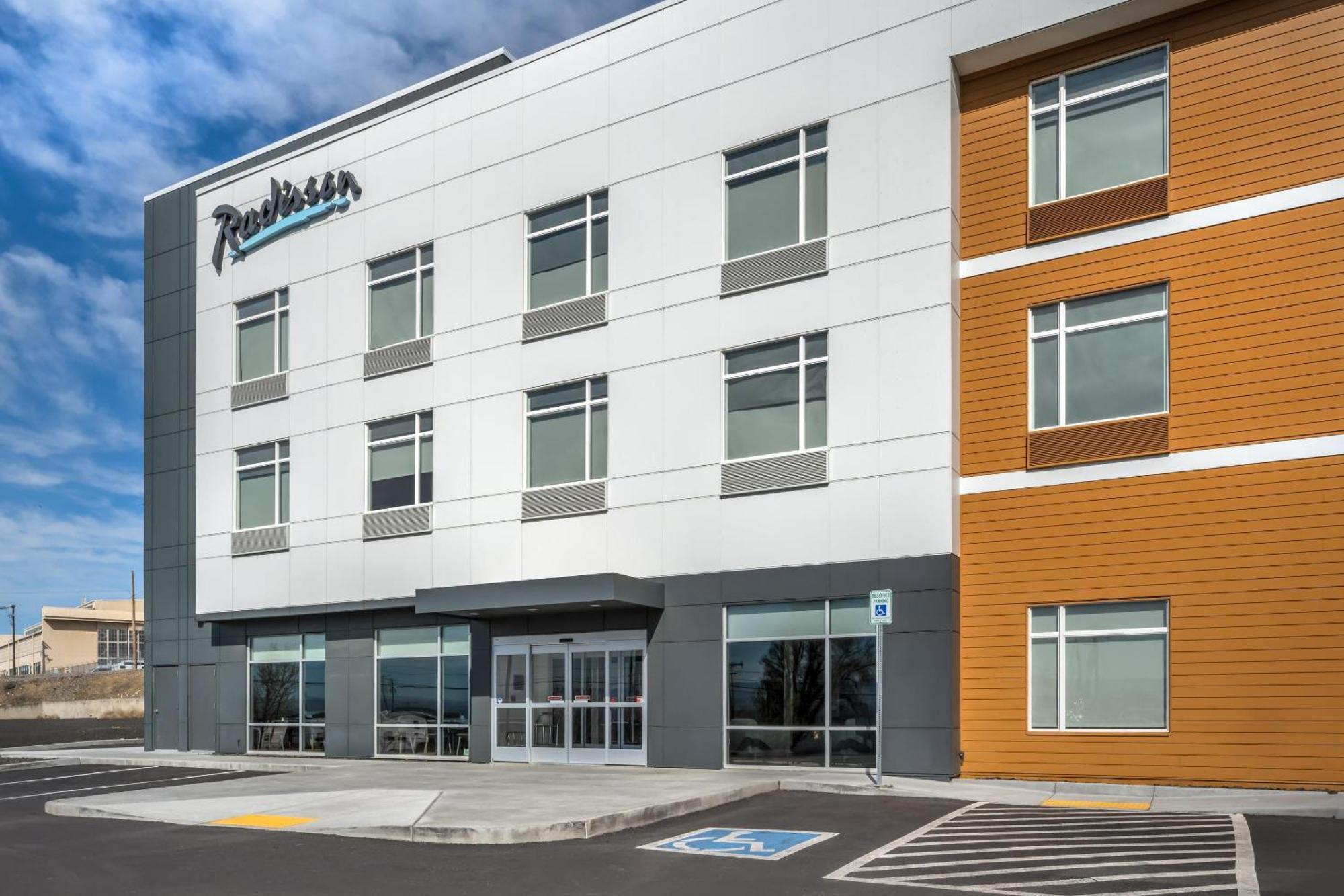Radisson Hotel Pendleton Airport ภายนอก รูปภาพ